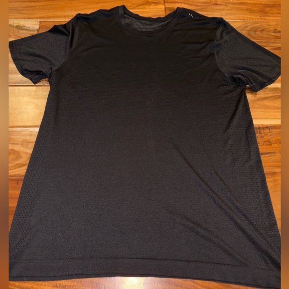 Men lululemon top - Picture 1 of 2